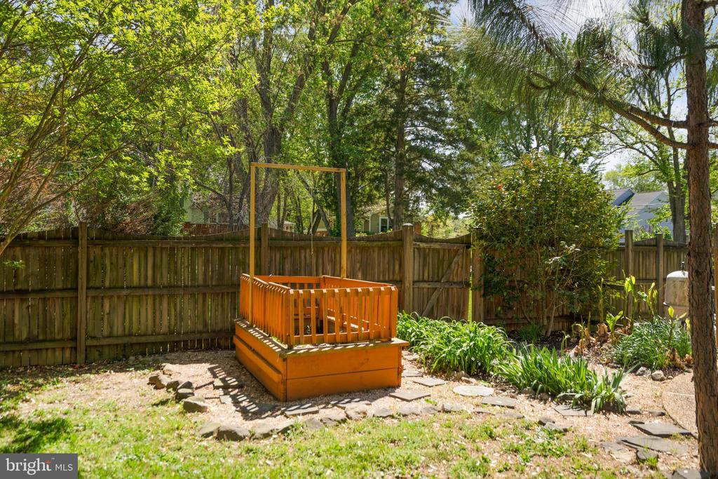 1128 Alden Rd