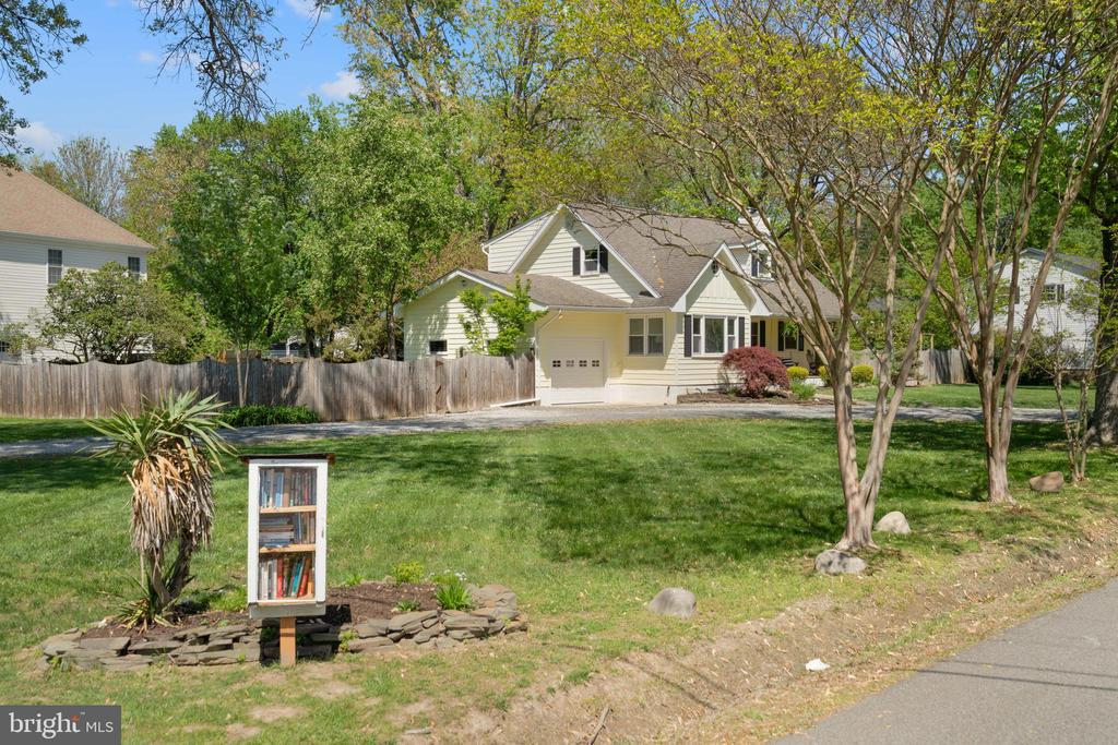 1128 Alden Rd