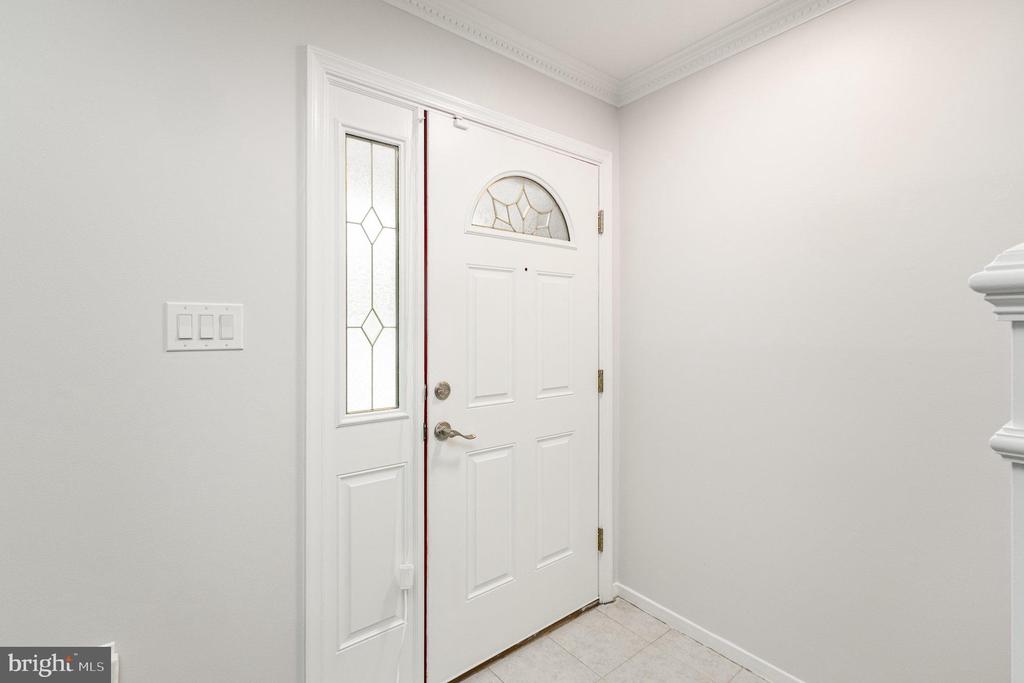 8608 Venoy Ct