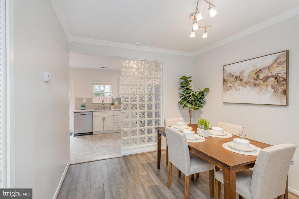 8608 Venoy Ct