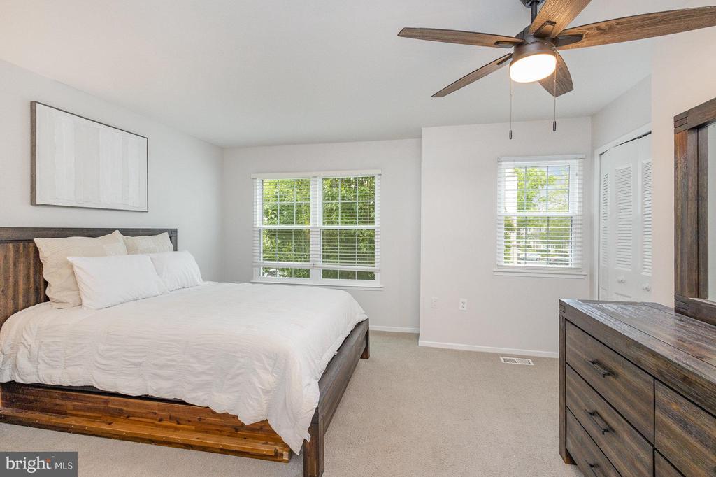 8608 Venoy Ct