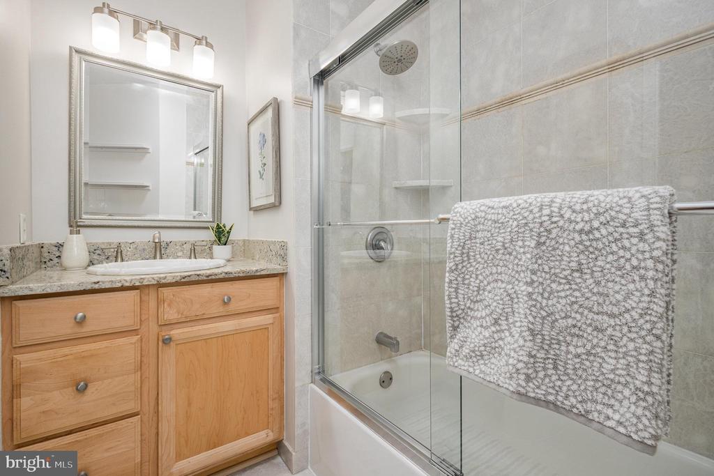 8608 Venoy Ct