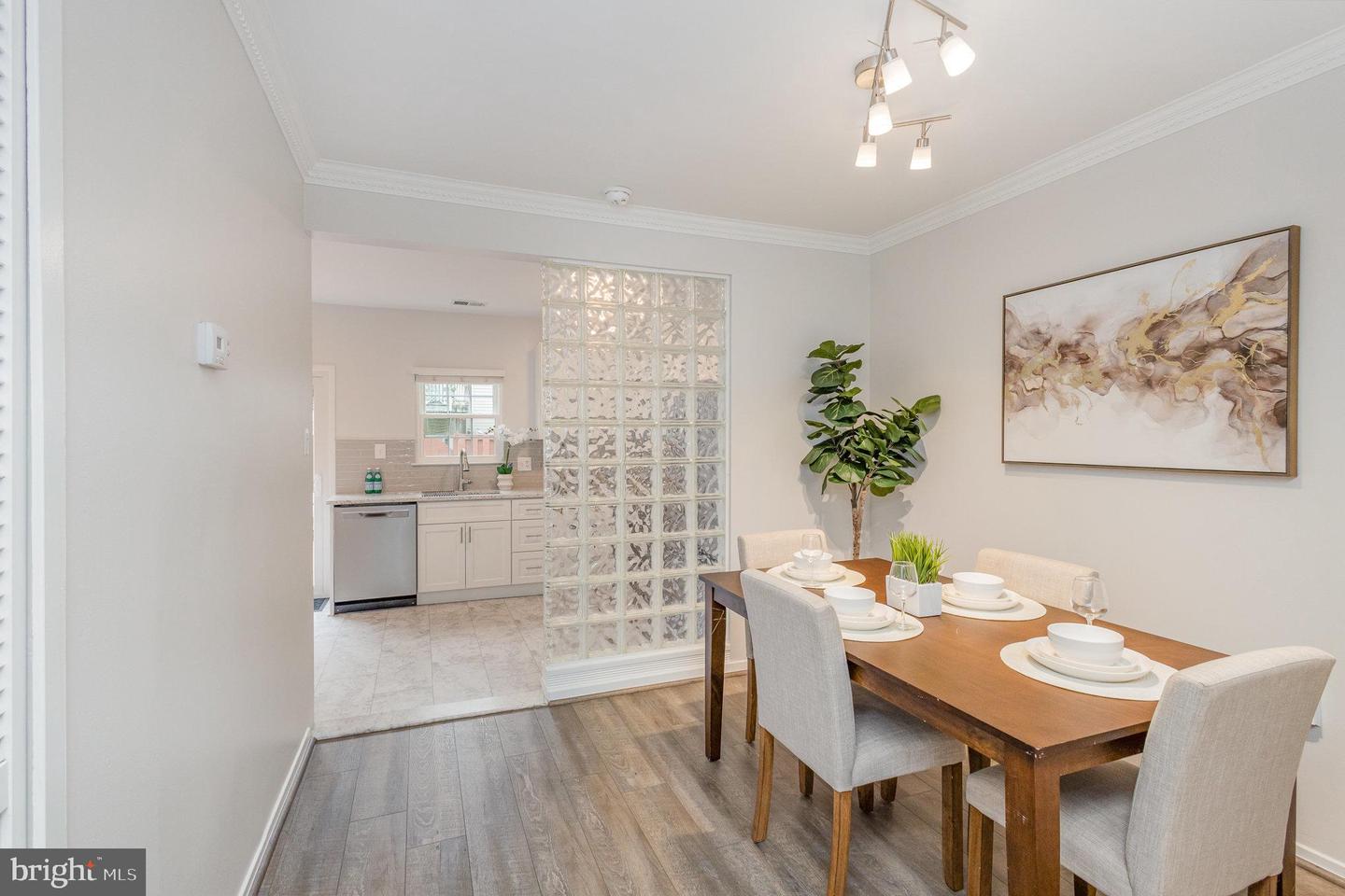 8608 Venoy Ct