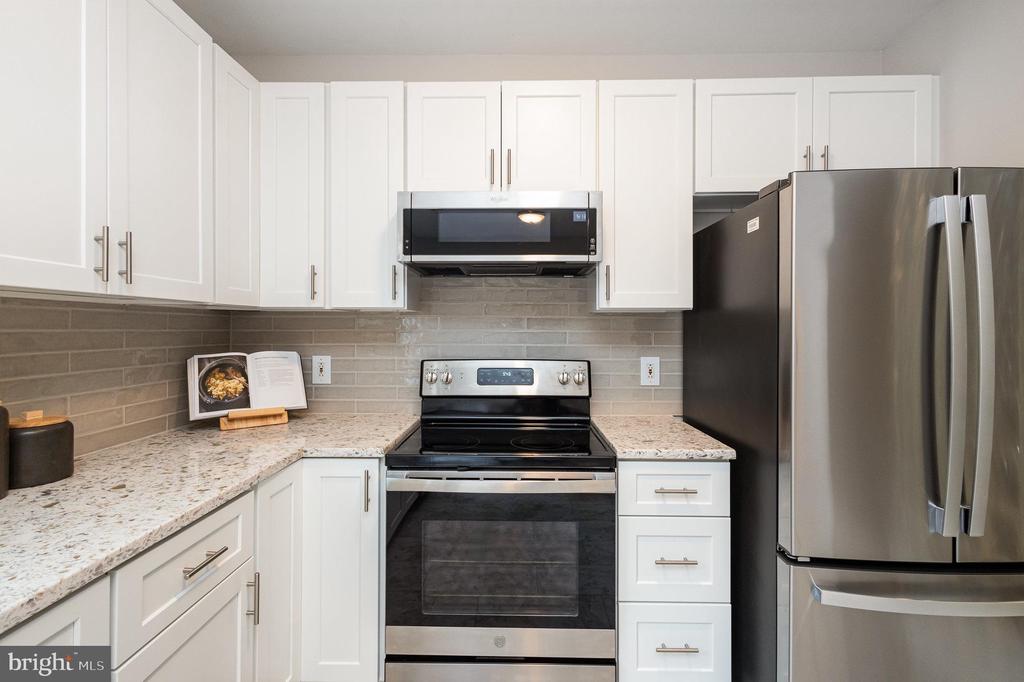 8608 Venoy Ct