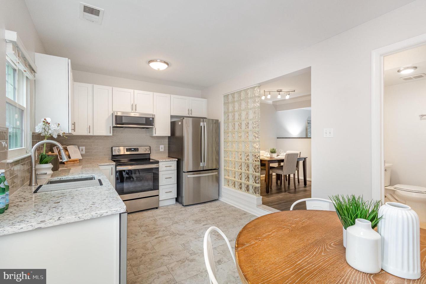8608 Venoy Ct