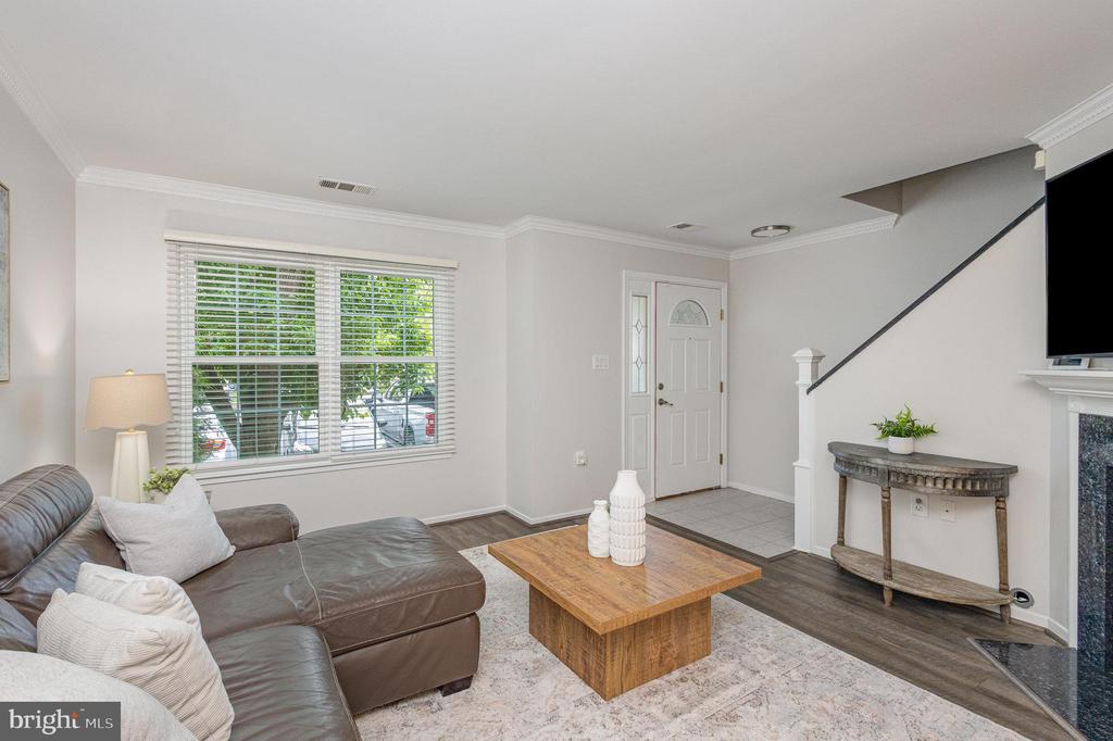 8608 Venoy Ct
