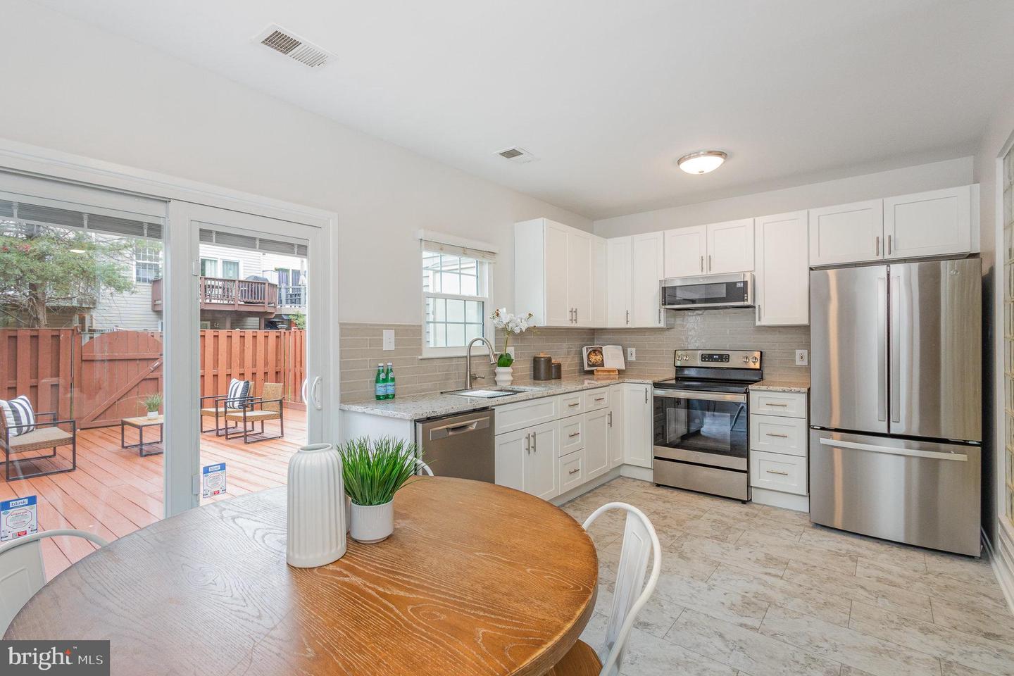 8608 Venoy Ct