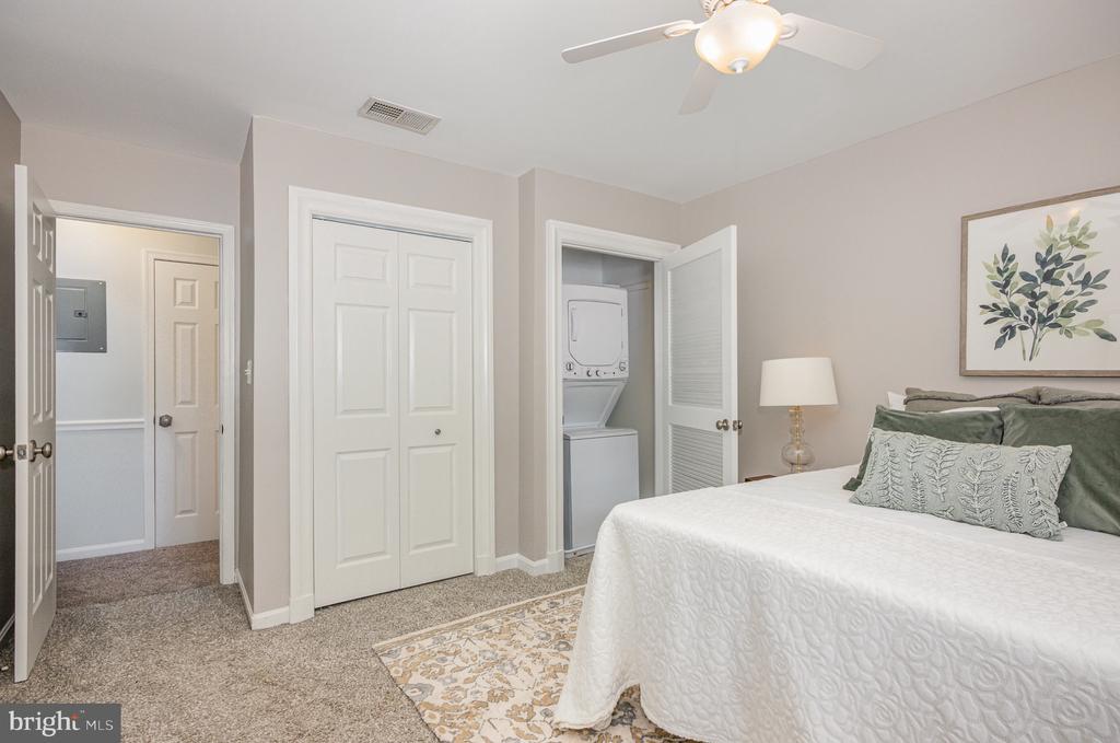 5900-G Surrey Hill Pl #695