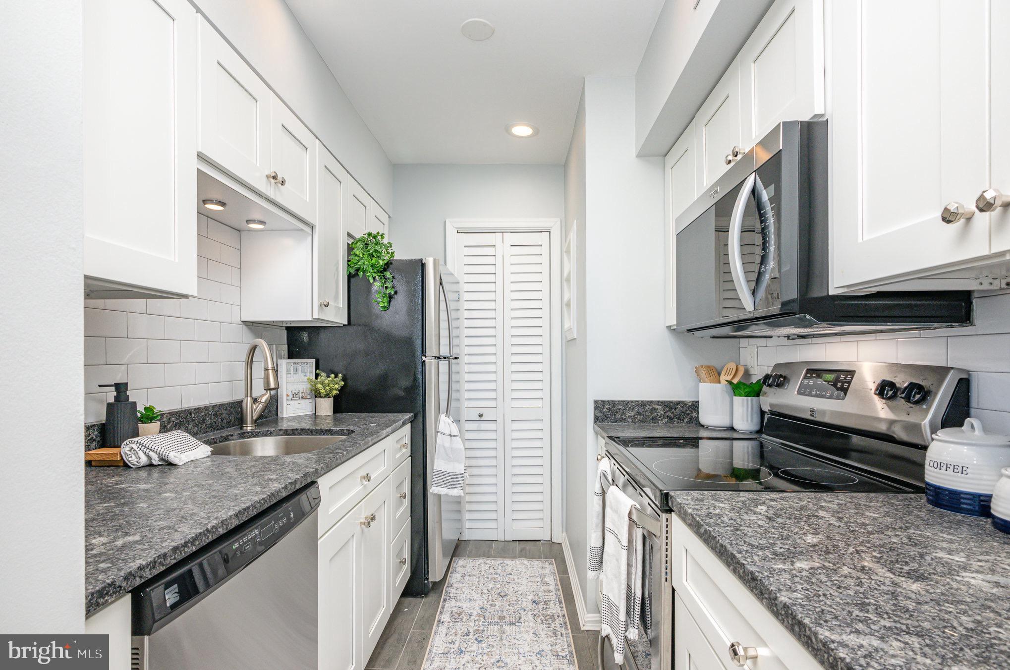 5900-G Surrey Hill Pl #695