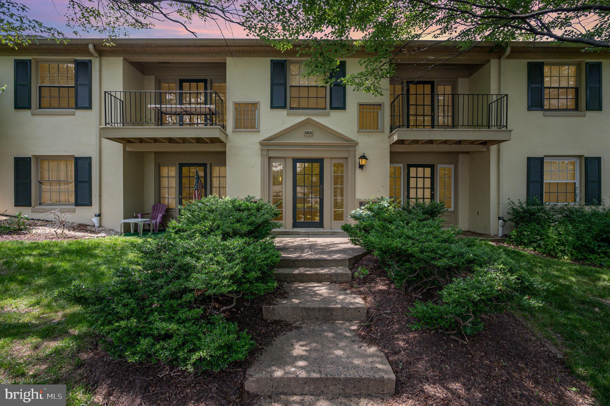 5900-G Surrey Hill Pl #695