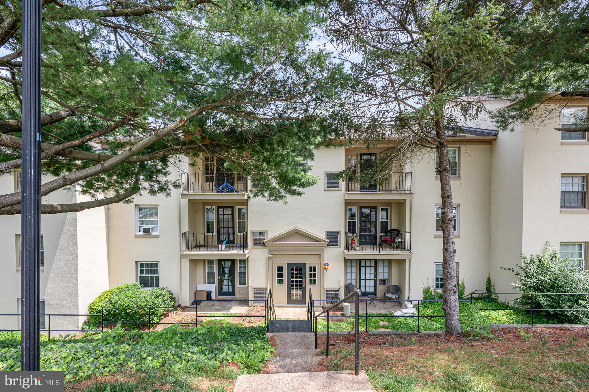 5900-G Surrey Hill Pl #695