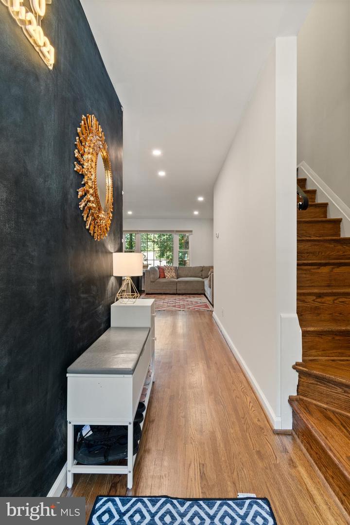 6627 Burlington Pl