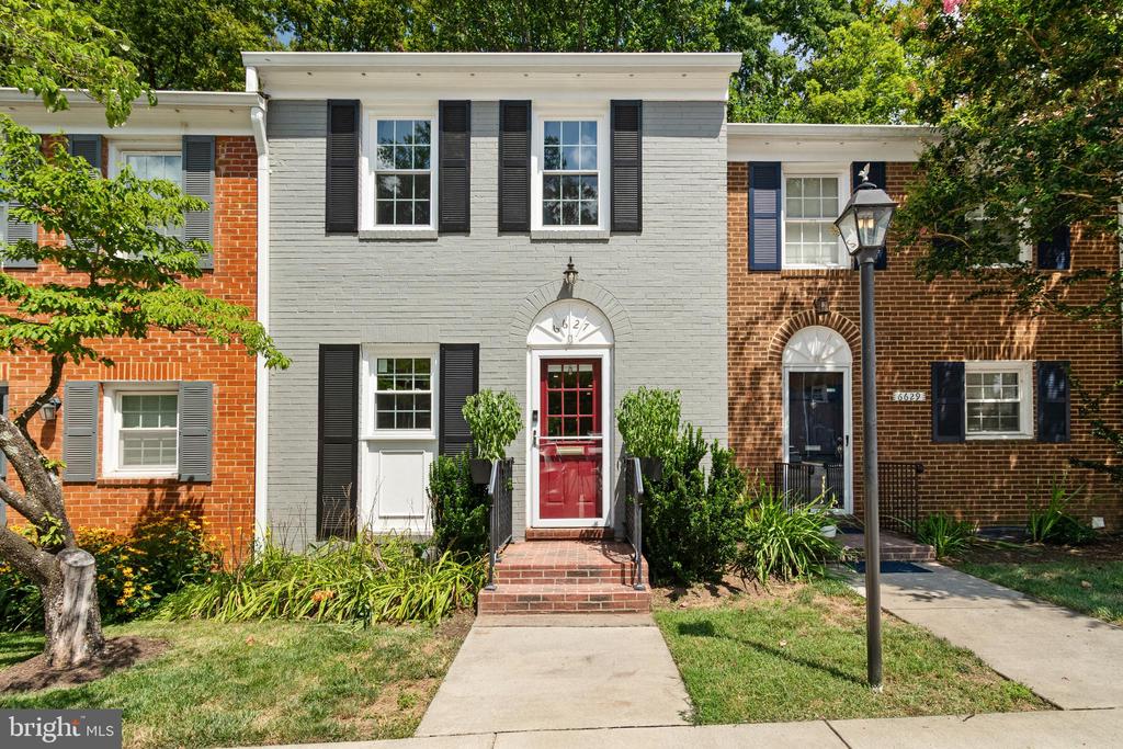 6627 Burlington Pl