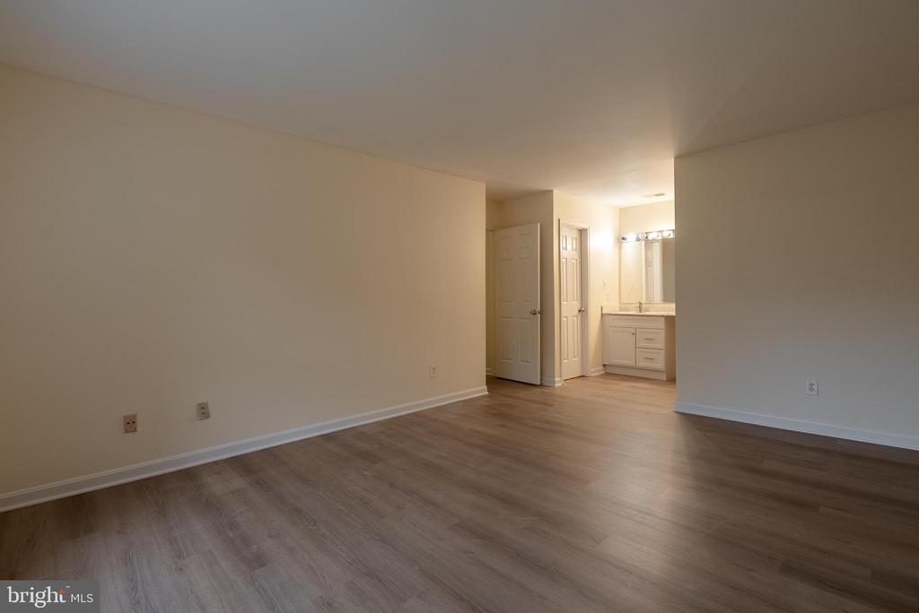 2820 LEE OAKS PLACE 302
