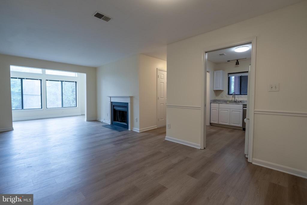 2820 LEE OAKS PLACE 302
