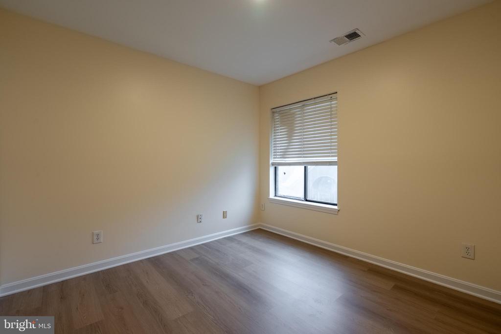 2820 LEE OAKS PLACE 302