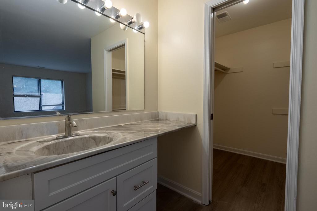 2820 LEE OAKS PLACE 302