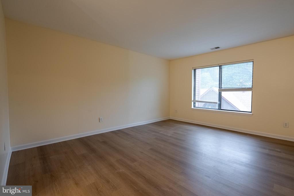 2820 LEE OAKS PLACE 302