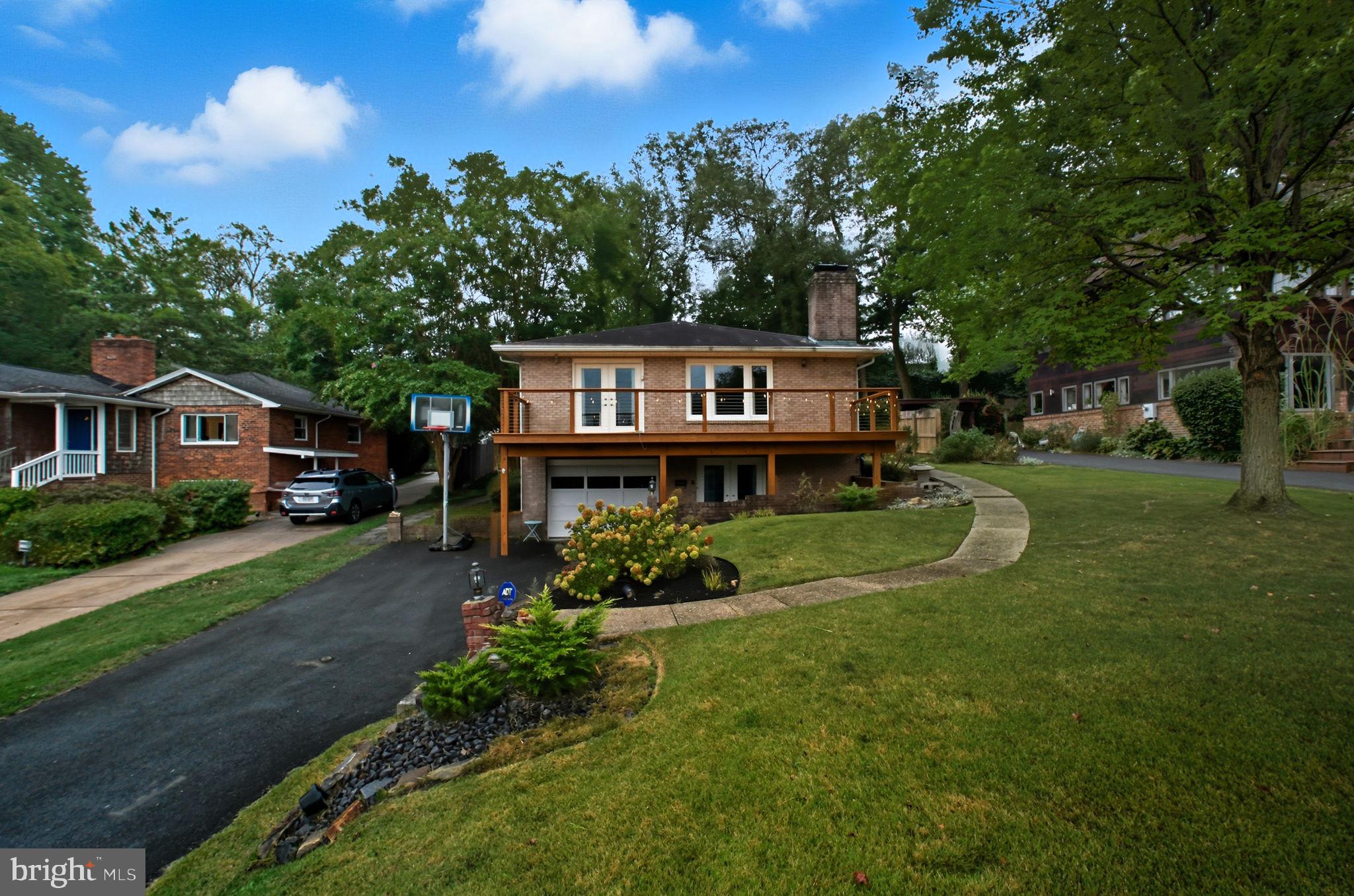 6251 LAKEVIEW DRIVE