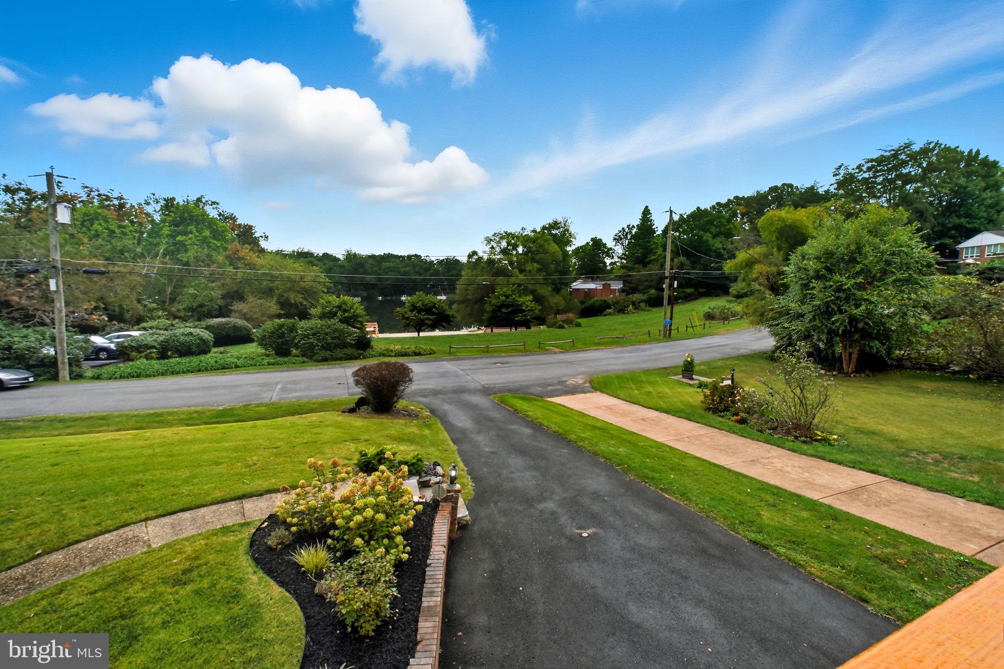 6251 LAKEVIEW DRIVE