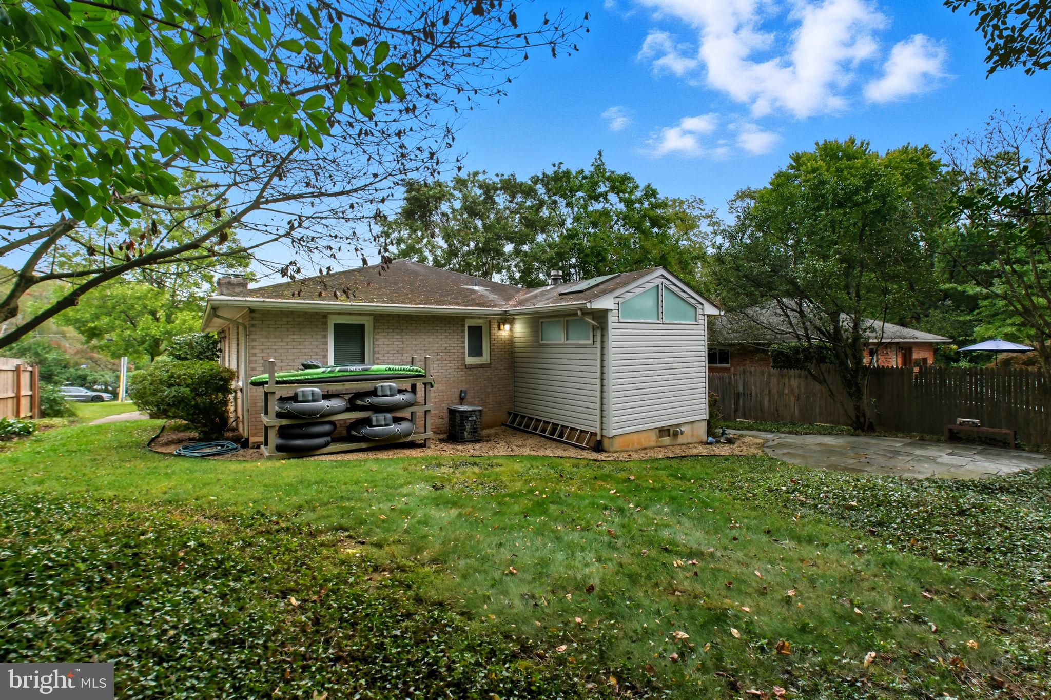 6251 LAKEVIEW DRIVE