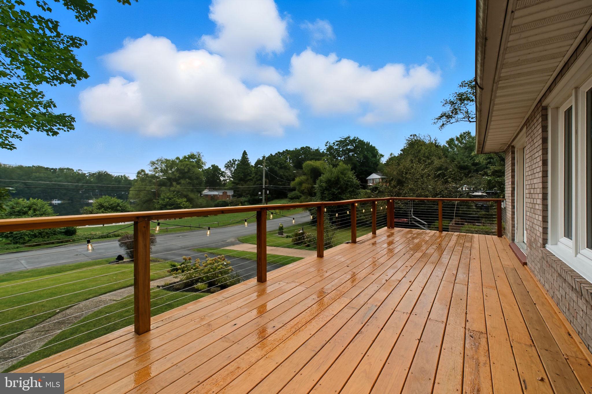 6251 LAKEVIEW DRIVE