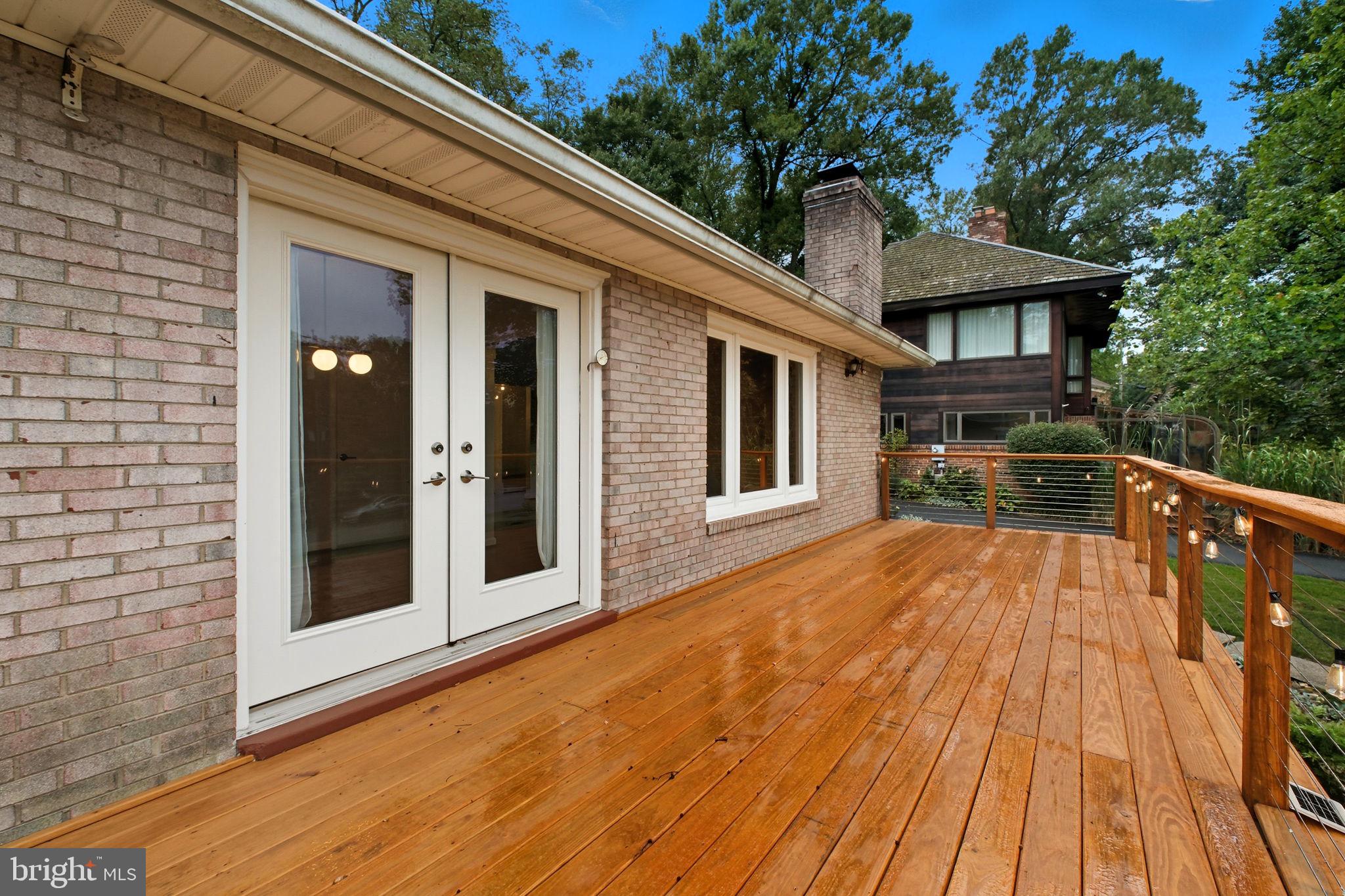 6251 LAKEVIEW DRIVE