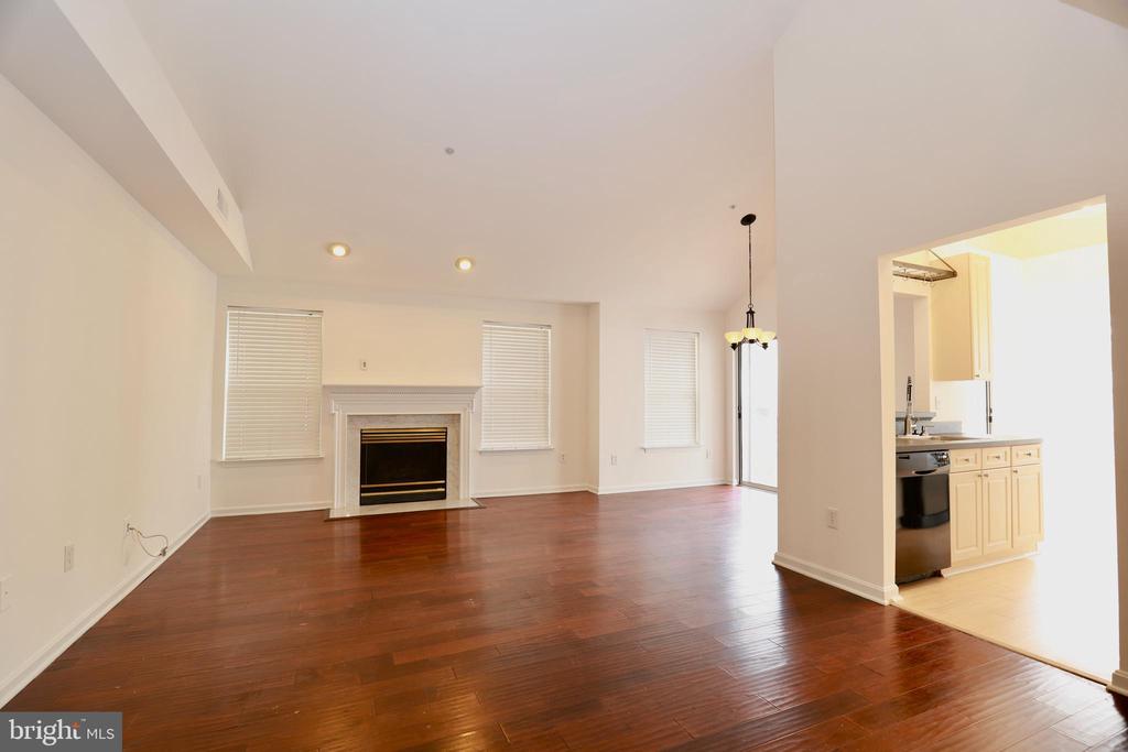 5928 FOUNDERS CROSSING COURT 303