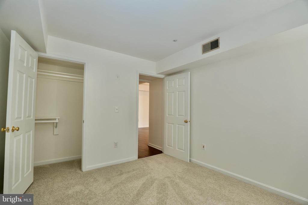 5928 FOUNDERS CROSSING COURT 303