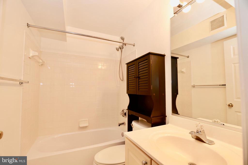 5928 FOUNDERS CROSSING COURT 303