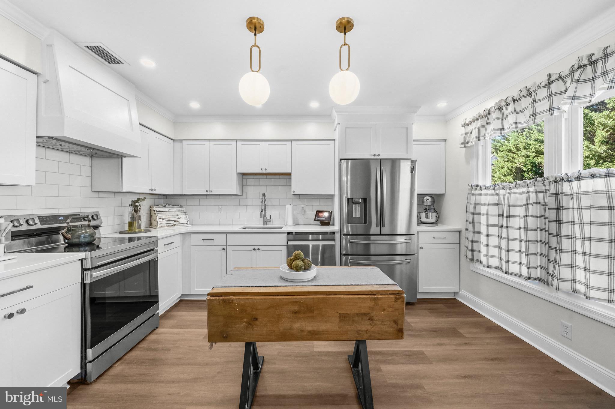 14206 ROYAL OAK LANE