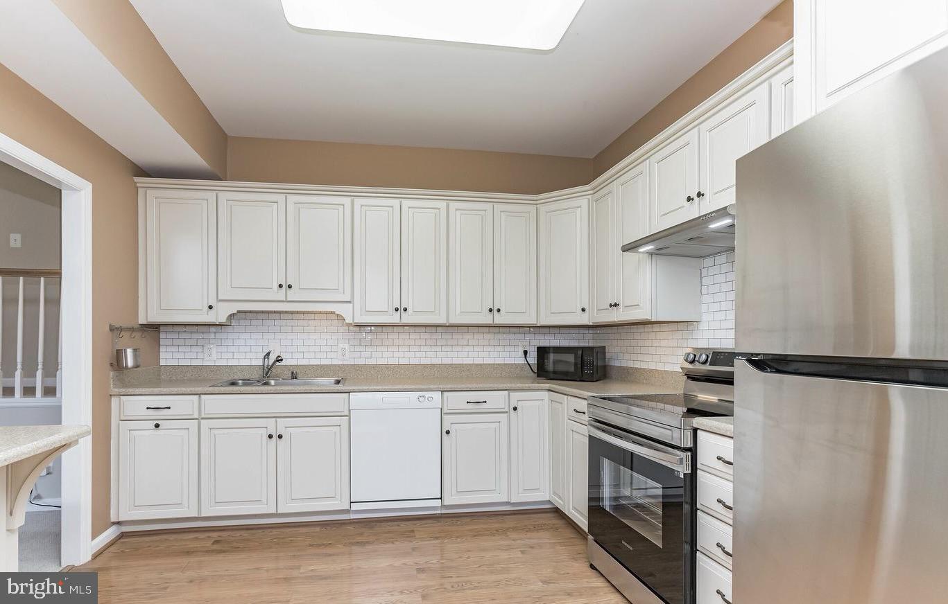 2116 GREEN WATCH WAY 200D