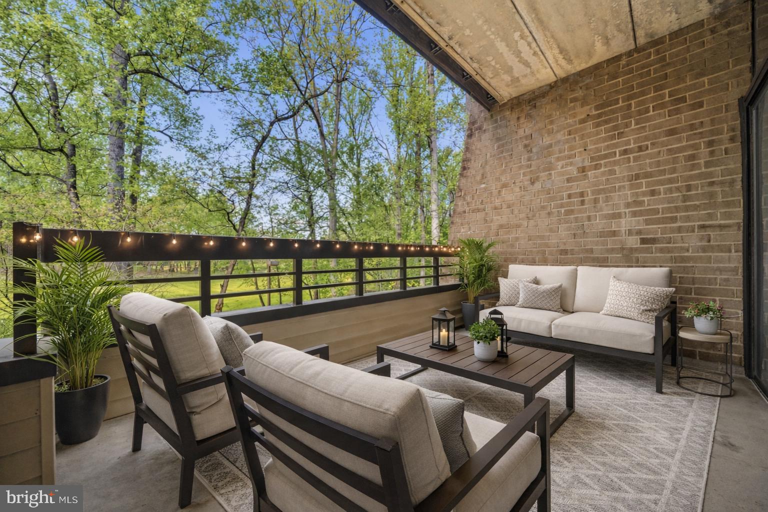 2116 GREEN WATCH WAY 200D