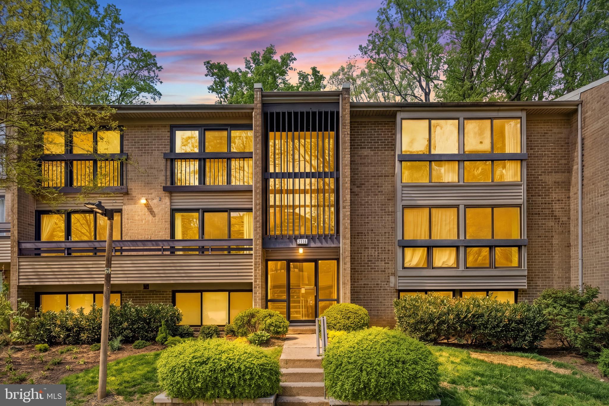 2116 GREEN WATCH WAY 200D