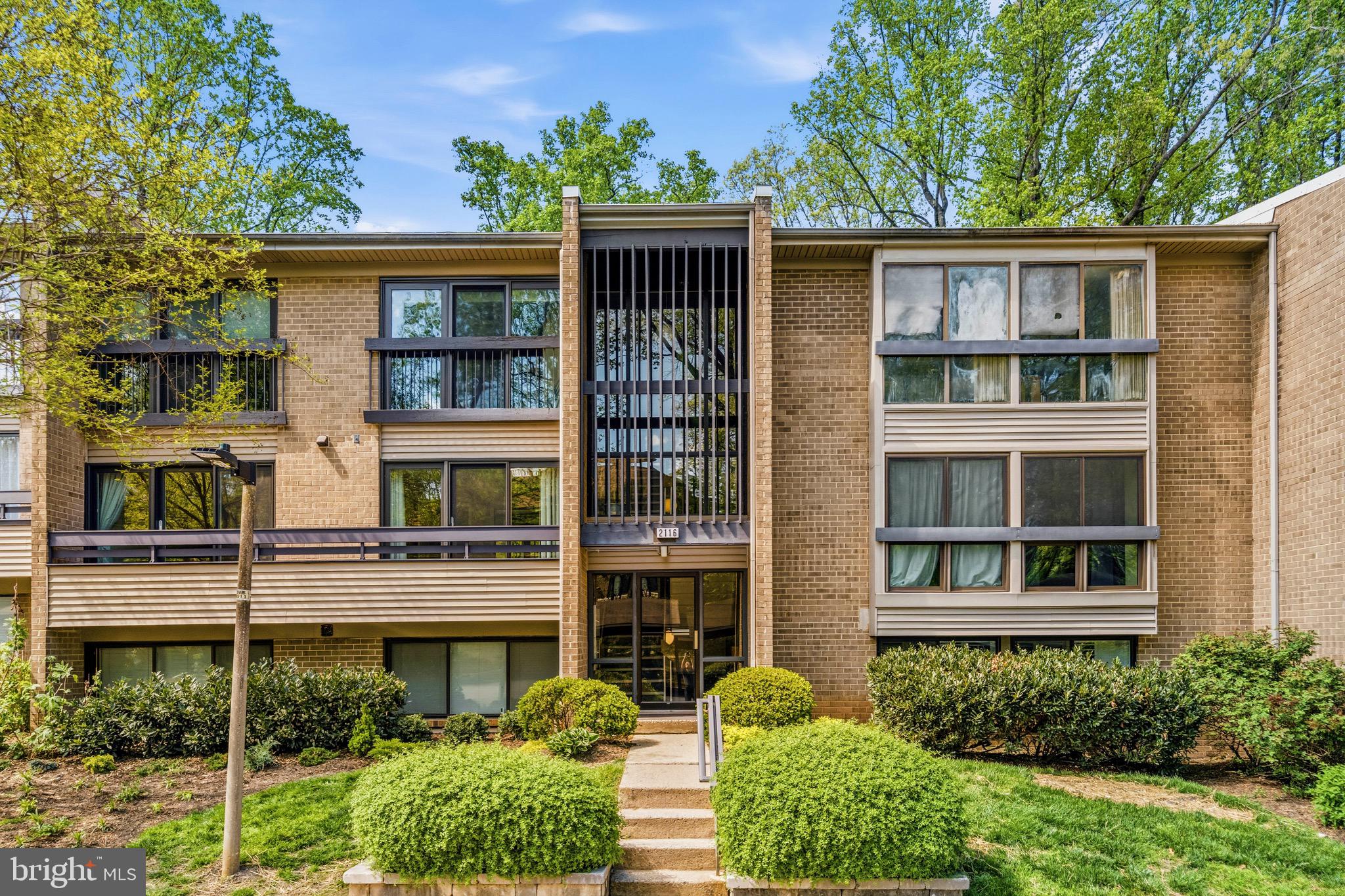 2116 GREEN WATCH WAY 200D