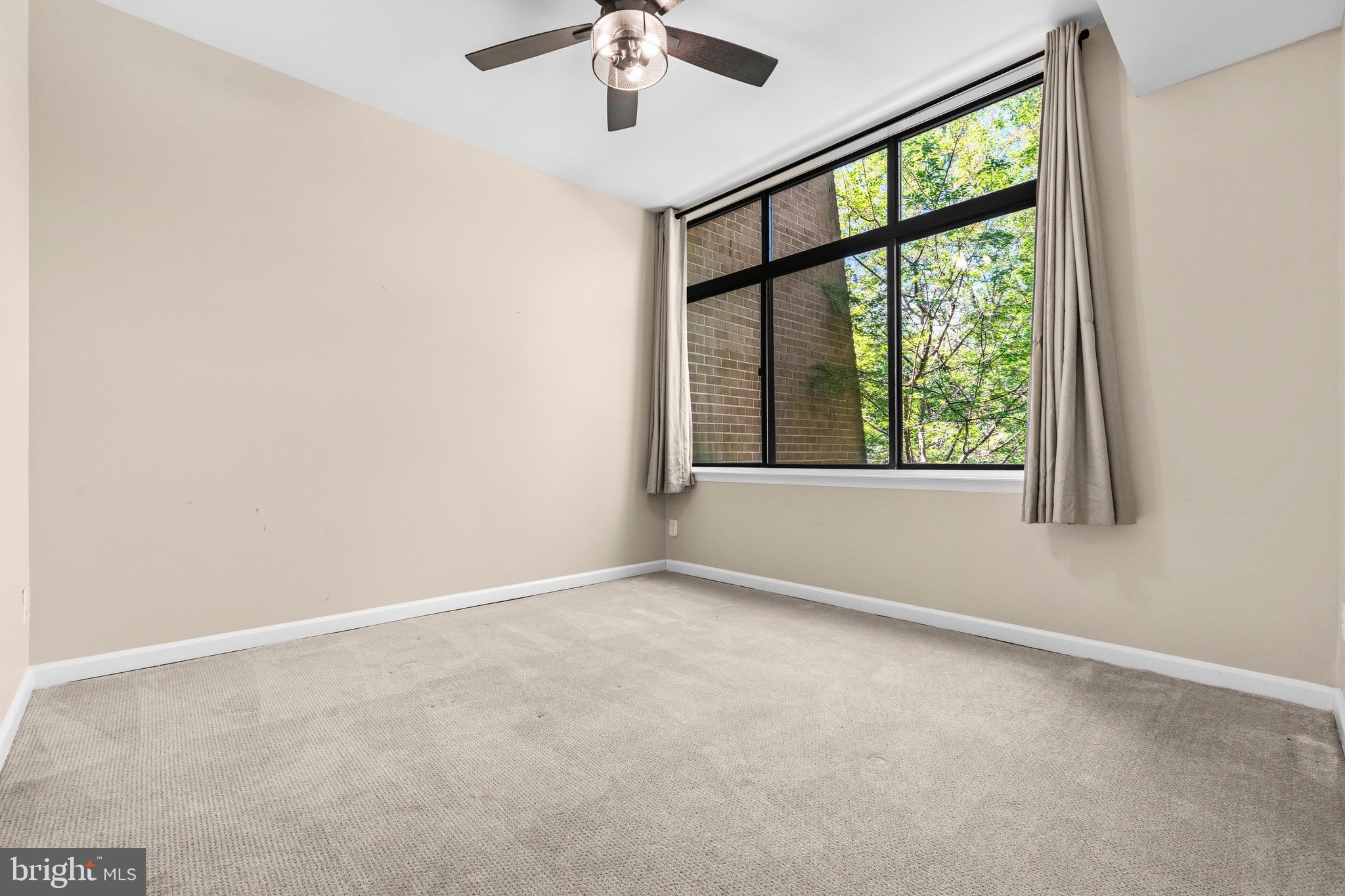 2116 GREEN WATCH WAY 200D