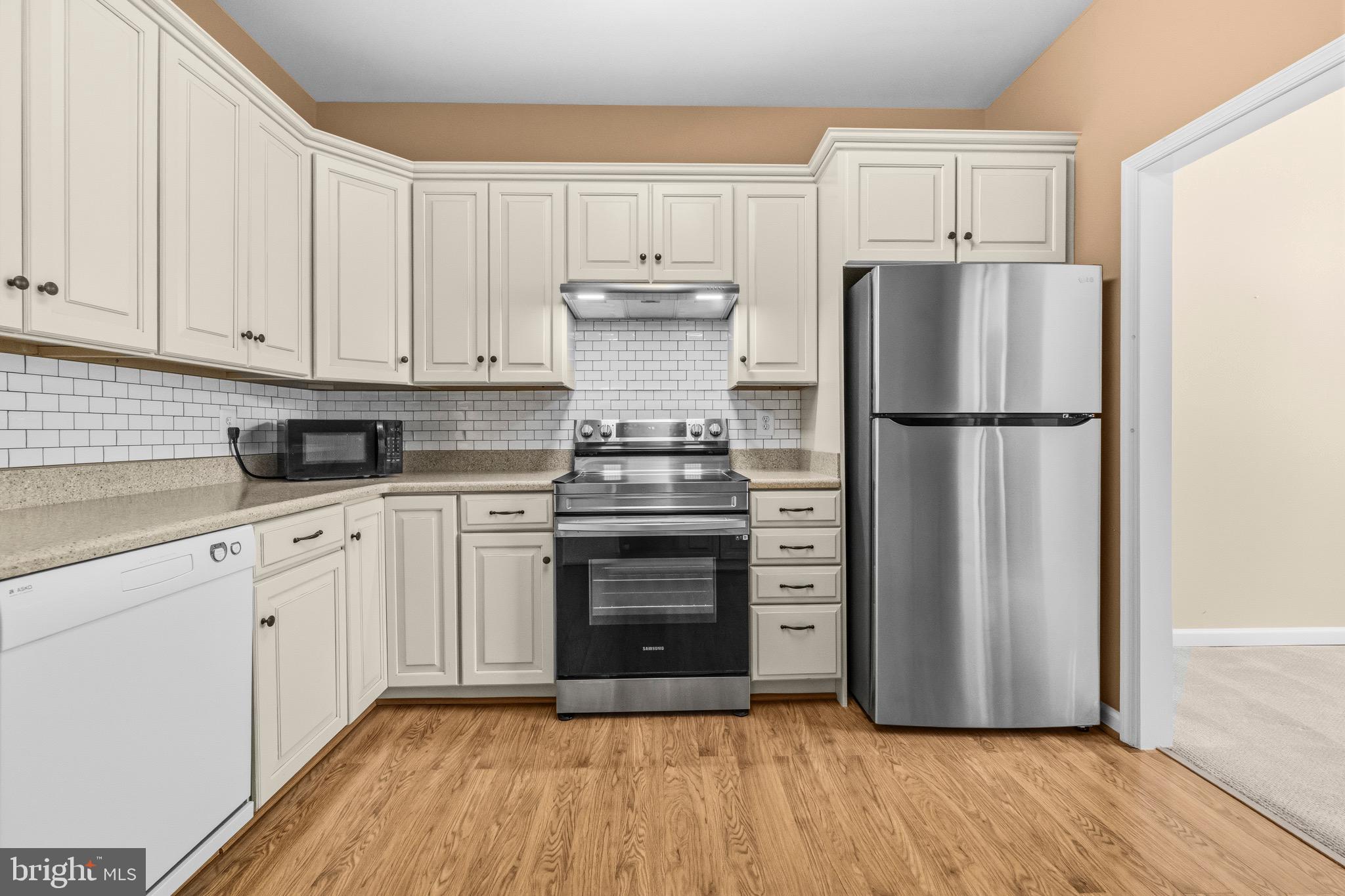 2116 GREEN WATCH WAY 200D