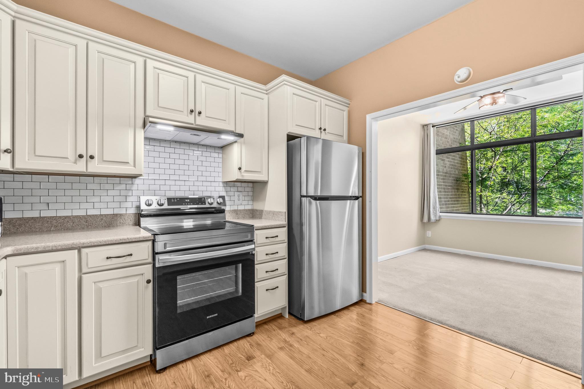 2116 GREEN WATCH WAY 200D