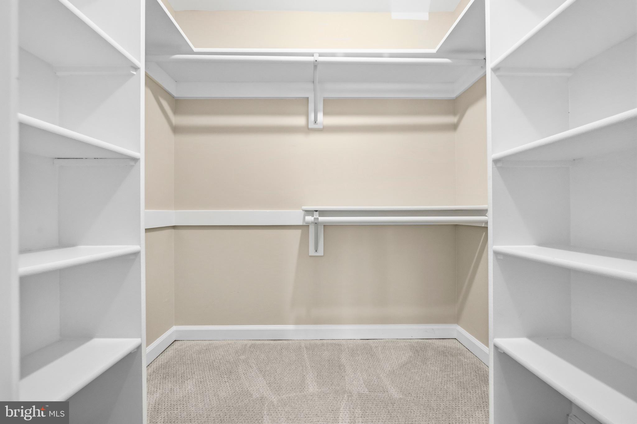 2116 GREEN WATCH WAY 200D