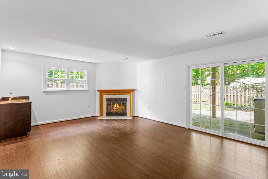 9348 MCCARTHY WOODS COURT