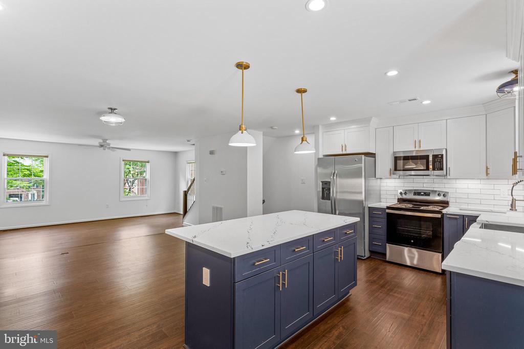 9348 MCCARTHY WOODS COURT