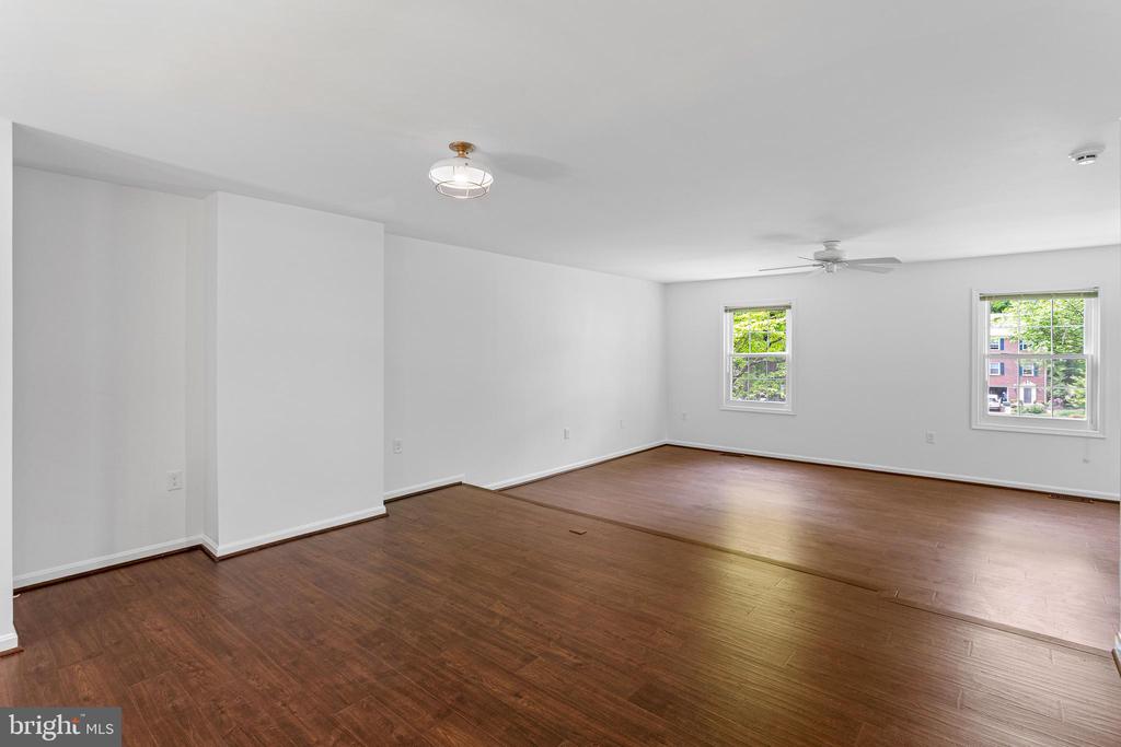 9348 MCCARTHY WOODS COURT
