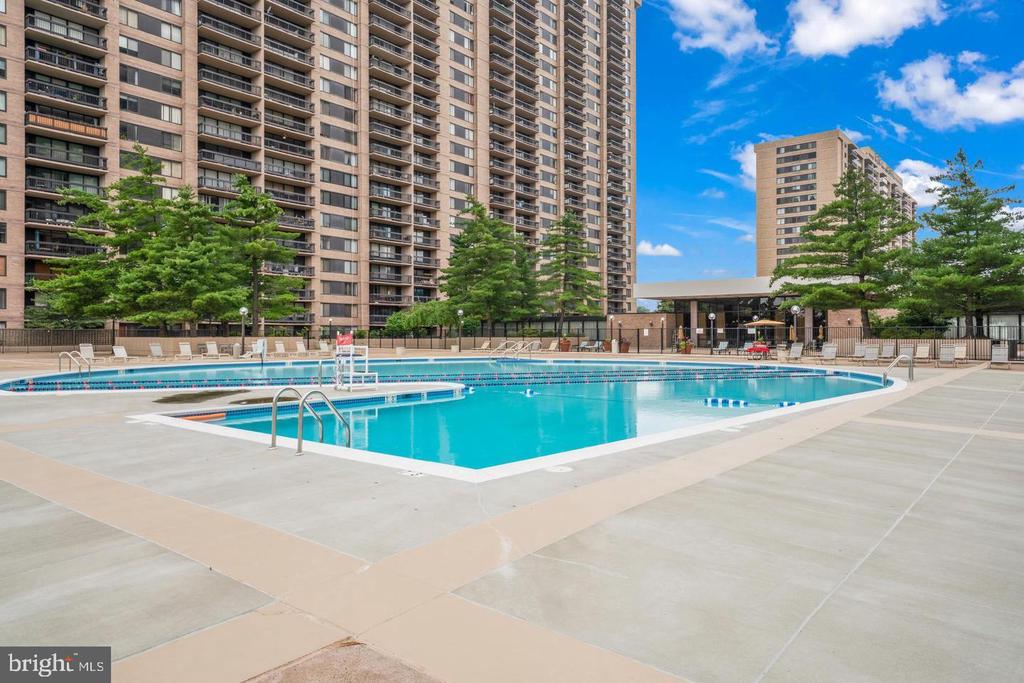 3701 S GEORGE MASON DRIVE Unit: 1606N