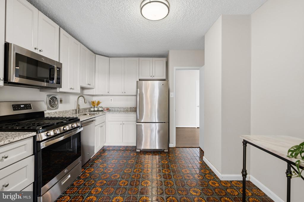 3701 S GEORGE MASON DRIVE Unit: 1606N