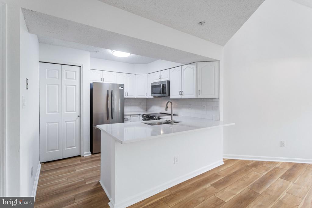 6008 MERSEY OAKS WAY Unit: 3FGOING EASRT ON