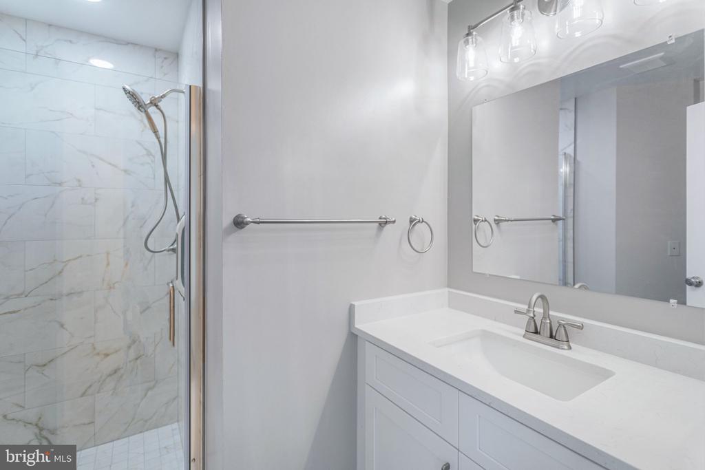 6008 MERSEY OAKS WAY Unit: 3FGOING EASRT ON