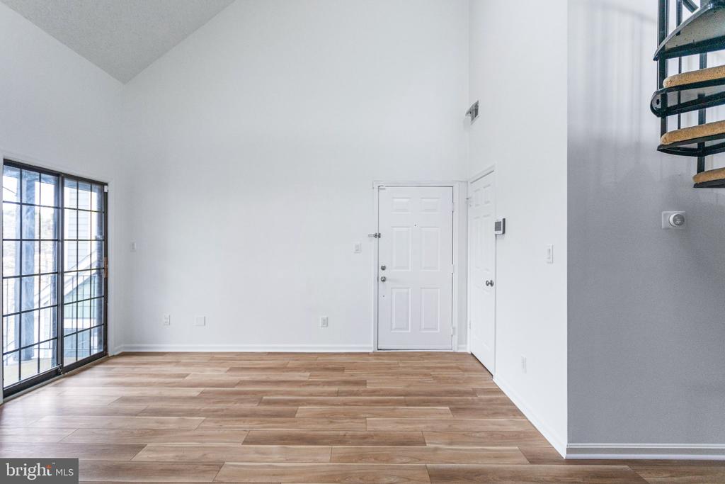 6008 MERSEY OAKS WAY Unit: 3FGOING EASRT ON