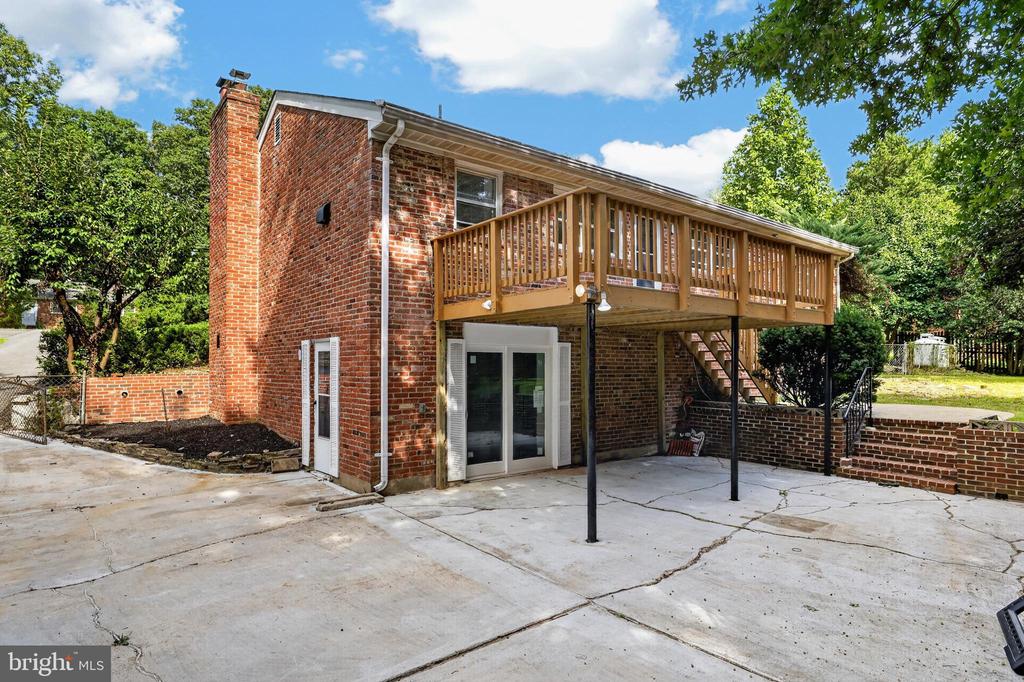 6104 SAINT JOHN DRIVE