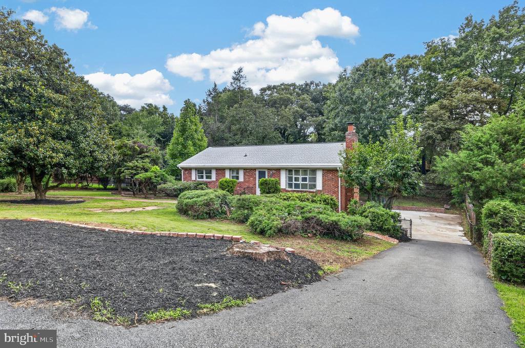 6104 SAINT JOHN DRIVE