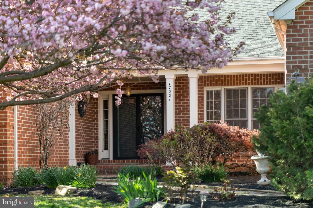 17001 Lakewood Ct #56